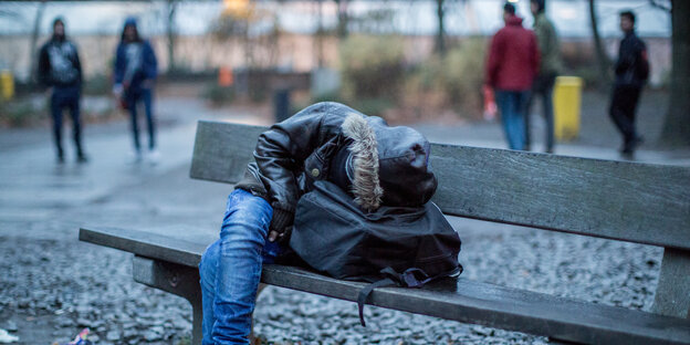Geflüchteter vor dem Berliner Lageso Geflüchteter vor dem Berliner Lageso