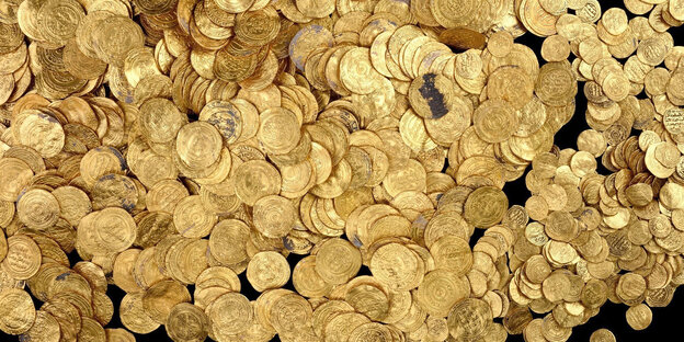 Goldmünzen liegen verstreut herum Goldmünzen liegen verstreut herum