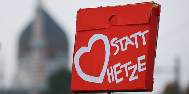 Plakat "Herz statt Hetze"