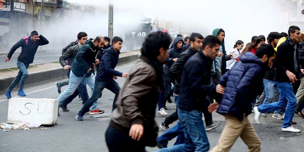 Polizeieinsatz gegen kurdische Demonstranten Polizeieinsatz gegen kurdische Demonstranten