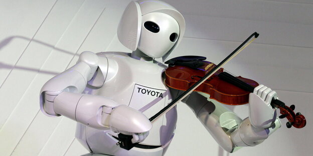 Ein Geige spielender Roboter Ein Geige spielender Roboter