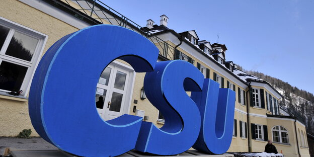 Großes CSU-Zeichen vor der Residenz Großes CSU-Zeichen vor der Residenz