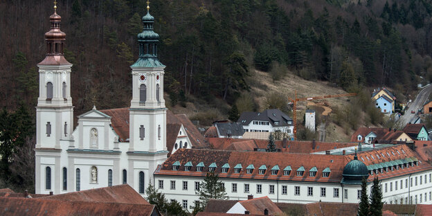 Das Kloster Pielenhofen, aufgenommen am 24.02.2015 in (Bayern). Das Kloster Pielenhofen, aufgenommen am 24.02.2015 in (Bayern).