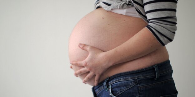 Bauch einer Schwangeren Bauch einer Schwangeren