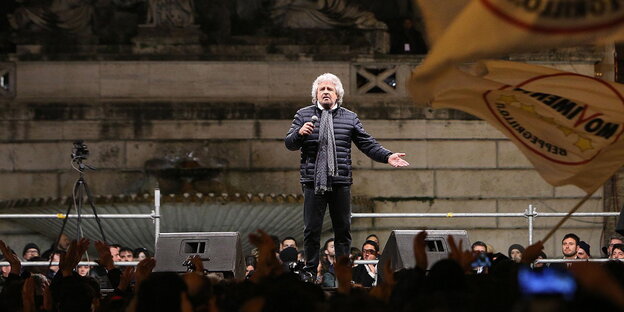 Beppe Grillo während einer Rede in Rom. Beppe Grillo während einer Rede in Rom.