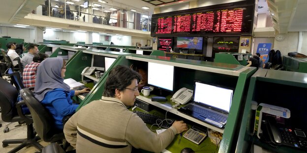 Ein Blick in die Börse von Teheran. Ein Blick in die Börse von Teheran.