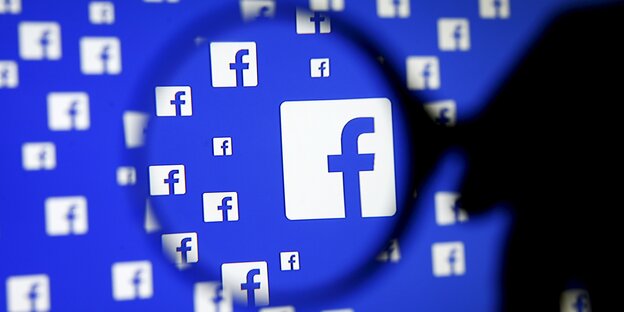 Facebook-Symbole auf einem Bildschirm Facebook-Symbole auf einem Bildschirm