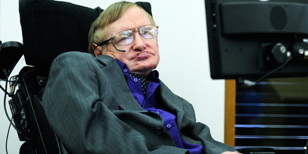 Sir Stephen Hawking, aufgenommen am 30.04.2013 in London. Sir Stephen Hawking, aufgenommen am 30.04.2013 in London.