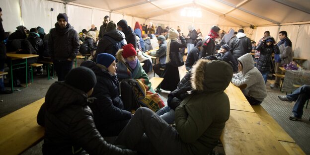 Flüchtlinge vor dem Lageso Flüchtlinge vor dem Lageso