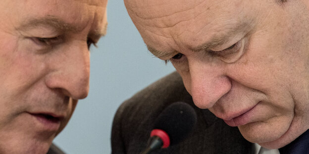 Jürgen Fitschen und John Cryan sprechen miteinander Jürgen Fitschen und John Cryan sprechen miteinander