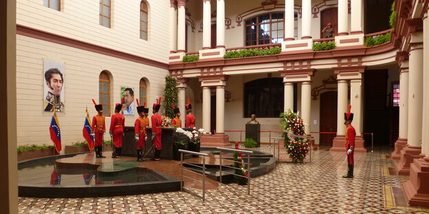 Mausoleum für Hugo Chavéz in Caracas. Mausoleum für Hugo Chavéz in Caracas.