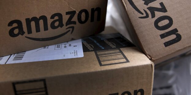 Drei Kartons vom Onlinehändler Amazon Drei Kartons vom Onlinehändler Amazon