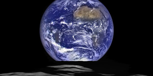 Die Erde, vom Mond aus gesehen. Die Erde, vom Mond aus gesehen.