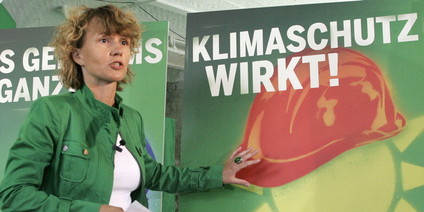 Green national campaign manager Steffi Lemke in front of a party campaign poster saying climatic protection works