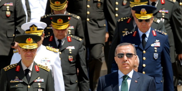 Grenzt sich ab vom militär premier recep erdogan bild dpa Grenzt sich ab vom militär premier recep erdogan bild dpa