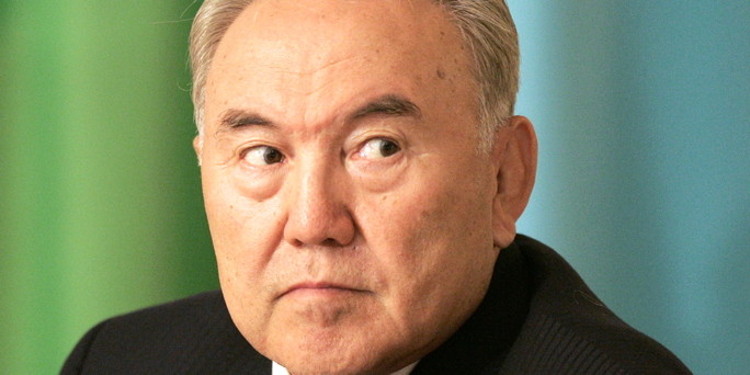 Kasachstans Präsident Nursultan Nasarbajew hat das Parlament aufgelöst und ...