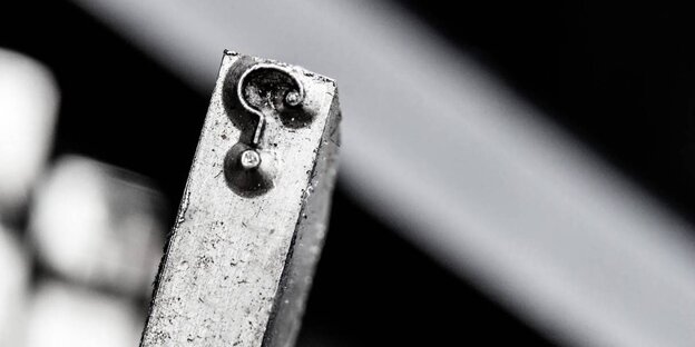 Tastensymbol Fragezeichen einer Schreibmaschine Tastensymbol Fragezeichen einer Schreibmaschine