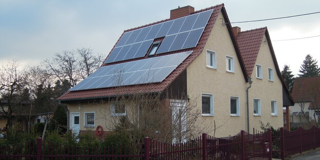 Haus mit Solarzellen Haus mit Solarzellen