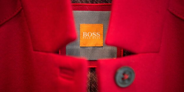 Ein pinker Damenmantel der Marke Boss Ein pinker Damenmantel der Marke Boss