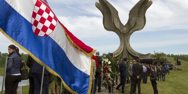 Gedenkmarsch am ehemaligen Konzentrationslager Jasenovac Gedenkmarsch am ehemaligen Konzentrationslager Jasenovac
