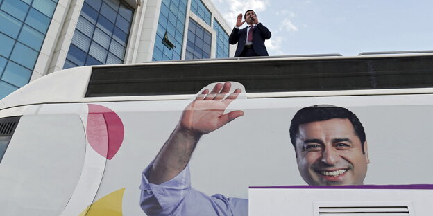Der HDP-Politiker Selahattin Demirtas während des Wahlkampfes 2015 Der HDP-Politiker Selahattin Demirtas während des Wahlkampfes 2015