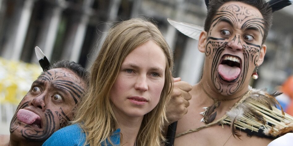 Dating seiten bezahlen frauen um die männer