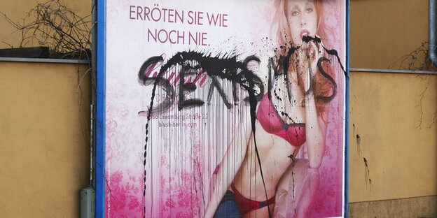 Attackiertes Werbeplakat in Berlin. Attackiertes Werbeplakat in Berlin.