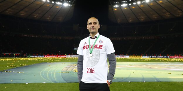 Guardiola alleine im Stadion Guardiola alleine im Stadion