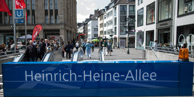 Der U-Bahnhof "Heinrich-Heine-Allee" in der Innenstadt von Düsseldorf Der U-Bahnhof "Heinrich-Heine-Allee" in der Innenstadt von Düsseldorf