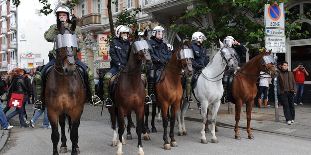 Berittene Polizisten Berittene Polizisten