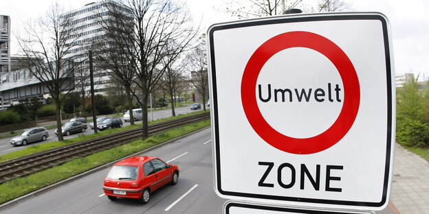 Ein Schild mit der Aufschrift Umweltzone Ein Schild mit der Aufschrift Umweltzone