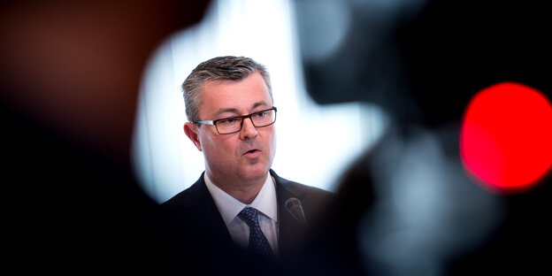 Ein Mann, Tihomir Oreskovic Ein Mann, Tihomir Oreskovic