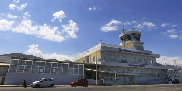 Der Flughafen von Lesbos im Sonnenlicht.