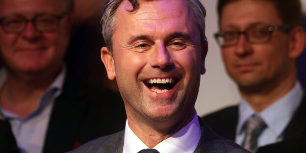FPÖ-Kandidat Norbert Hofer lacht FPÖ-Kandidat Norbert Hofer lacht
