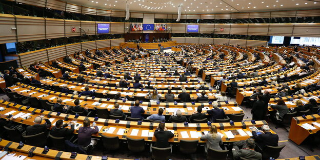 ein großer Plenarsaal ein großer Plenarsaal