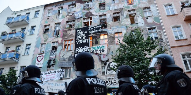Polizei in der Rigaer Straße Polizei in der Rigaer Straße