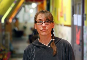 Eine Frau mit Zopf Eine Frau mit Zopf