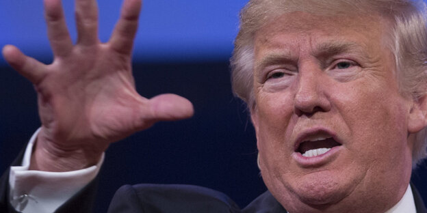 Nahaufnahme von Donald Trumps Gesicht Nahaufnahme von Donald Trumps Gesicht