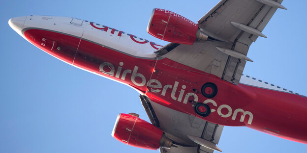 Ein Flugzeig von Air Berlin beim Start in Tegel