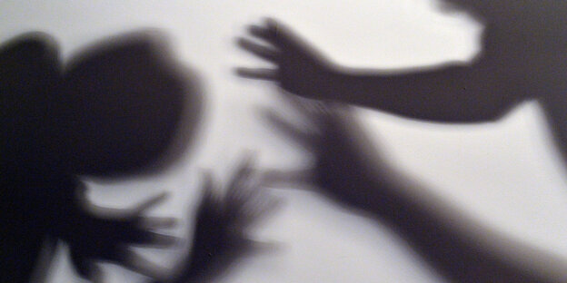 Schatten von greifenden Händen Schatten von greifenden Händen