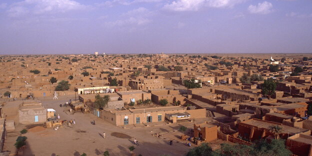 Blick über Agadez, die alte Handelshauptstadt der Sahara, Niger Blick über Agadez, die alte Handelshauptstadt der Sahara, Niger