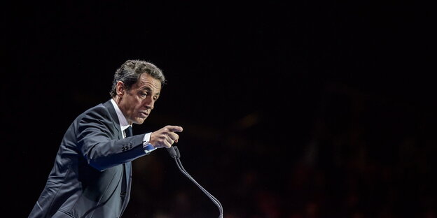 Nicolas Sarkozy spricht Nicolas Sarkozy spricht