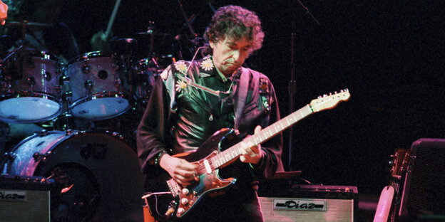 Bob Dylan spielt Gitarre Bob Dylan spielt Gitarre