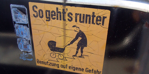 Schild: Benutzung auf eigene Gefahr Schild: Benutzung auf eigene Gefahr