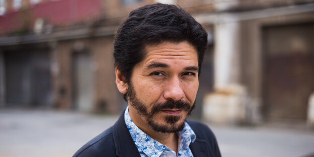 Ein Mann, Juan Pablo Villalobos Ein Mann, Juan Pablo Villalobos