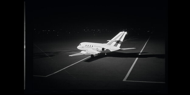 2. März 1975, ein Flugzeug auf dem Flughafen Tegel