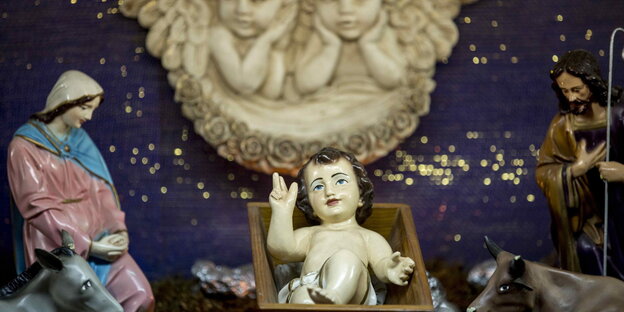 Porzellanfiguren von Jesus, Maria und Josef Porzellanfiguren von Jesus, Maria und Josef