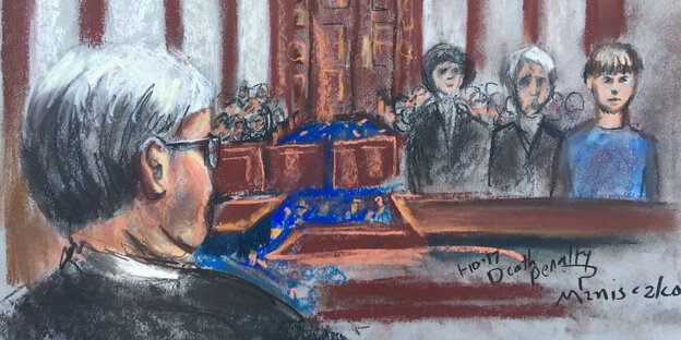 Eine Zeichnung zeigt Dylann Roof im Gerichtssaal