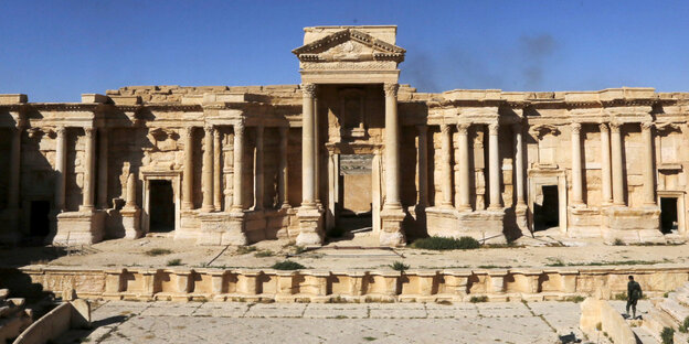 Ruinen stehen in der Sonne in Palmyra im Dezember 2016 Ruinen stehen in der Sonne in Palmyra im Dezember 2016