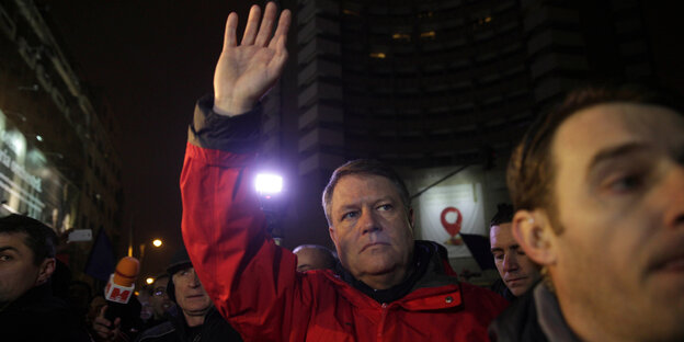 Präsident Klaus Johannis bei einer Anti-Regierungsdemonstration am vergangenen Sonntag in Bukarest Präsident Klaus Johannis bei einer Anti-Regierungsdemonstration am vergangenen Sonntag in Bukarest